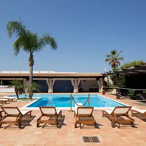 villa-carlo-resort.sicilyhotelsitaly.net/